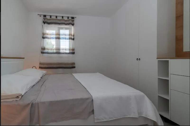 Apartment Small Private House With A Terrace Trogir