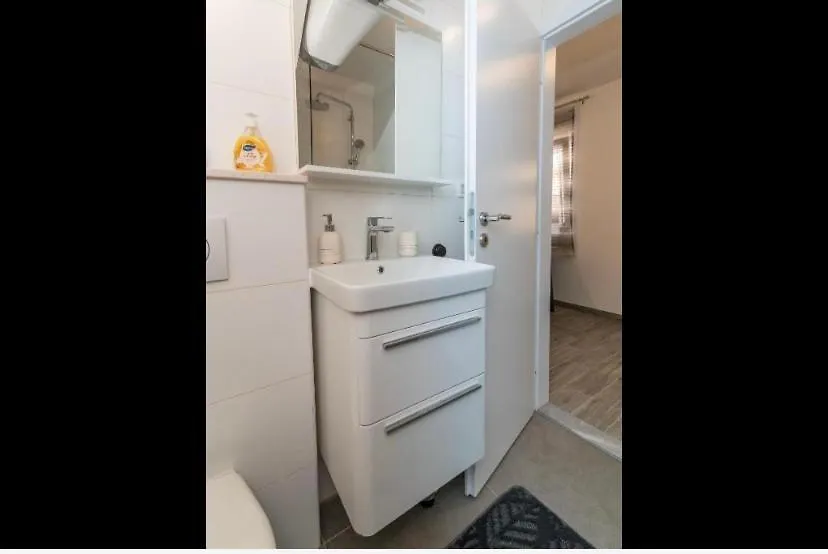טרוגיר Small Private House With A Terrace