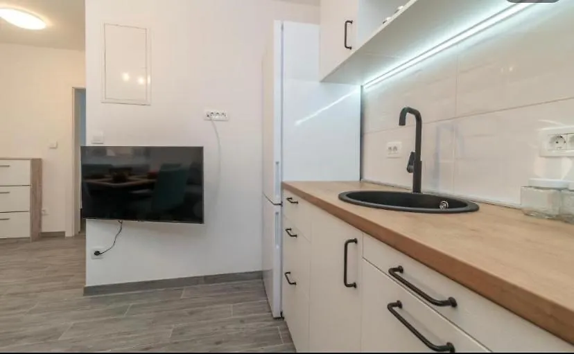 טרוגיר Small Private House With A Terrace דירה